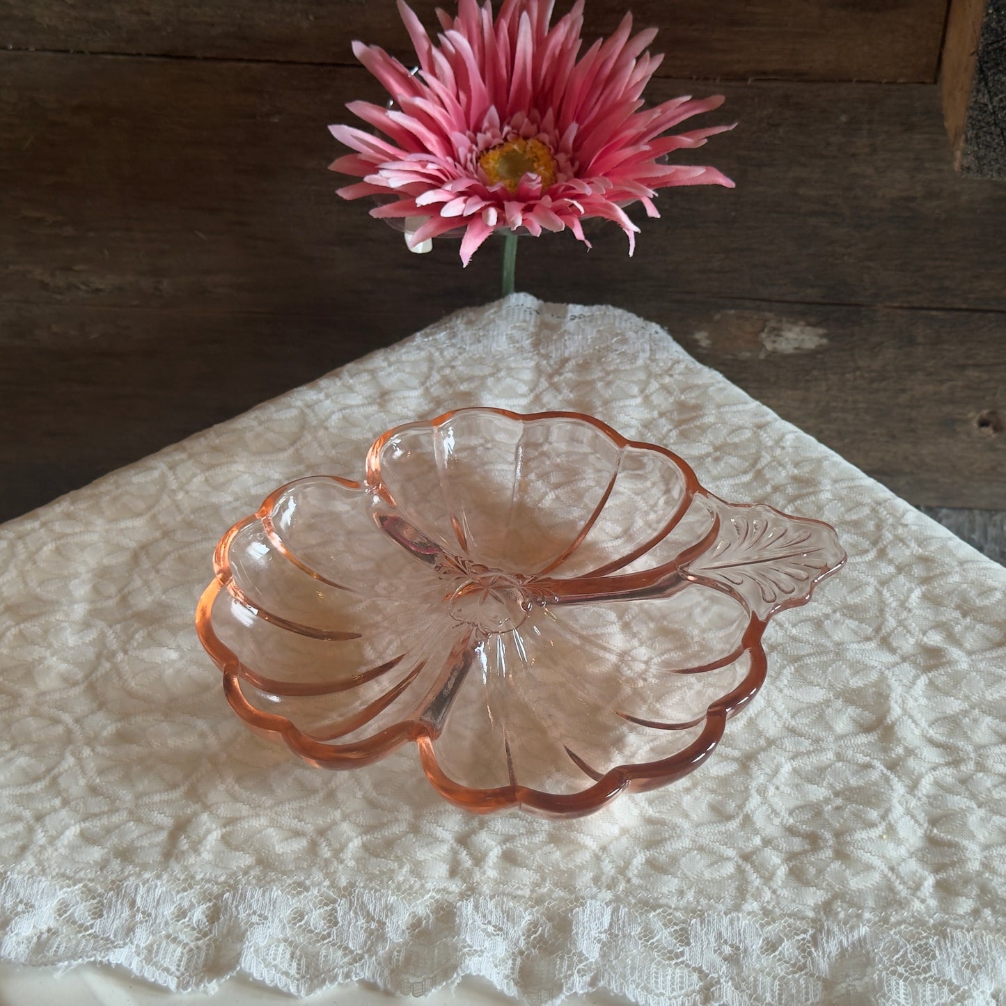 Vintage 1930/40's Jeannette 'Doric Clover' Pink Depression Glass Divided Nut/Candy Dish