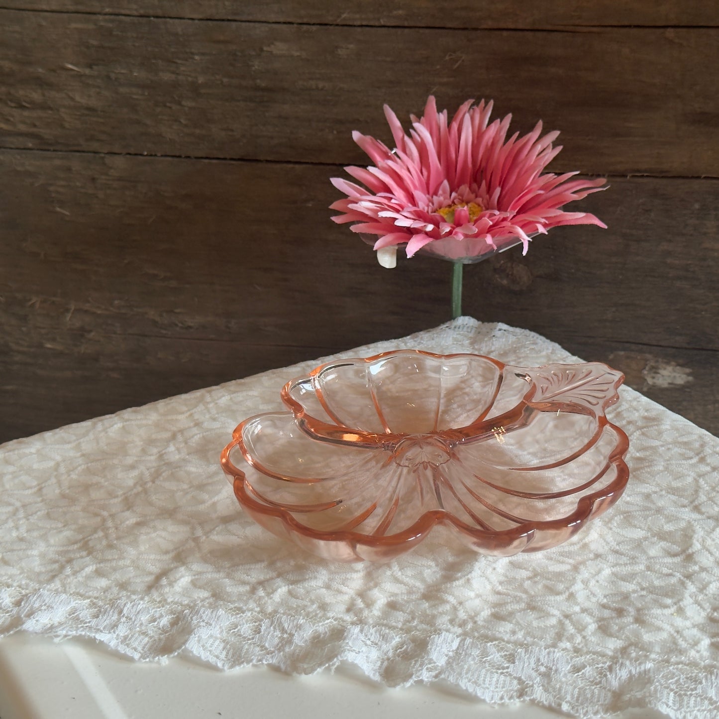 Vintage 1930/40's Jeannette 'Doric Clover' Pink Depression Glass Divided Nut/Candy Dish
