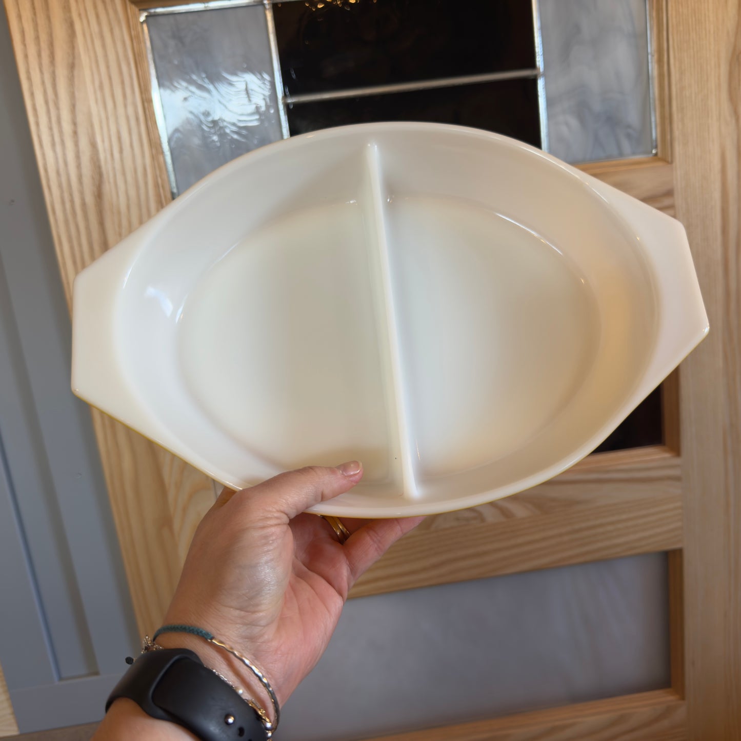 PYREX 1.5 Quart Yellow Daisy Divided Casserole