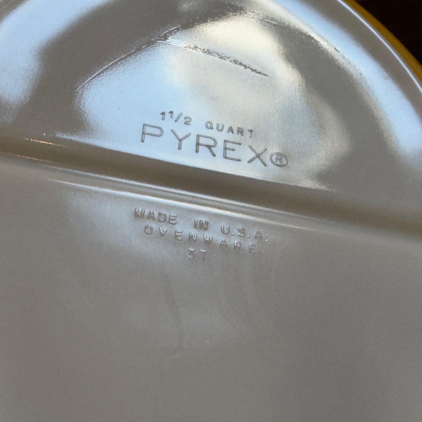 PYREX 1.5 Quart Yellow Daisy Divided Casserole