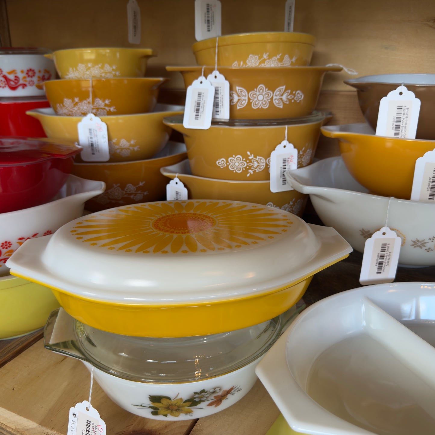PYREX 1.5 Quart Yellow Daisy Divided Casserole