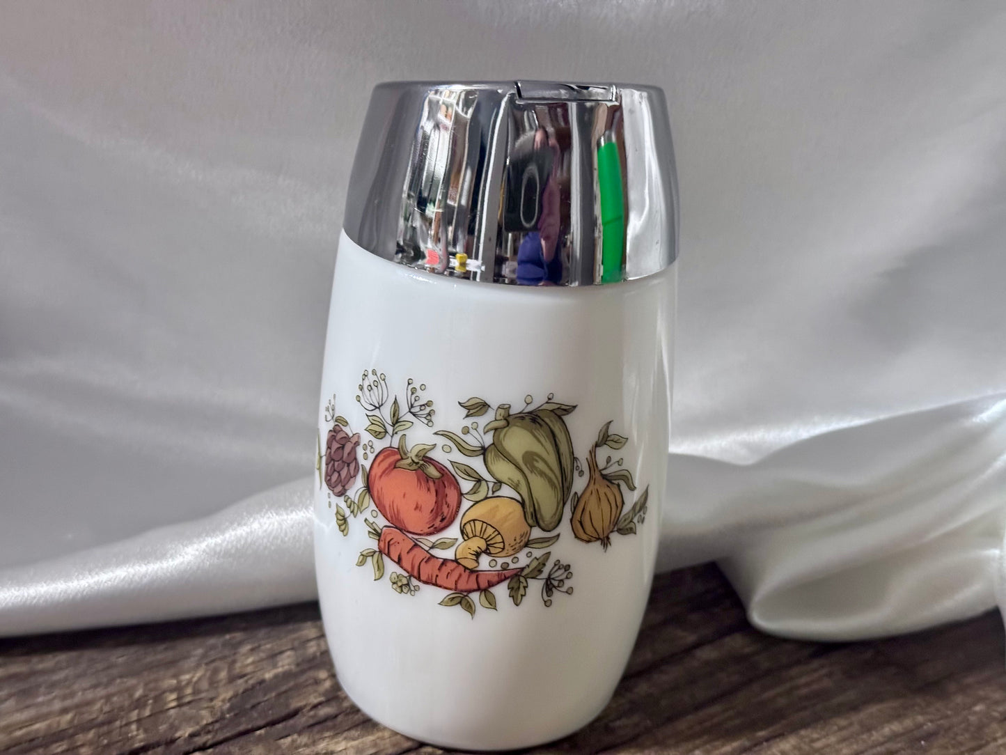Dominion Sugar Dispenser "Spice of Life" Milkglass