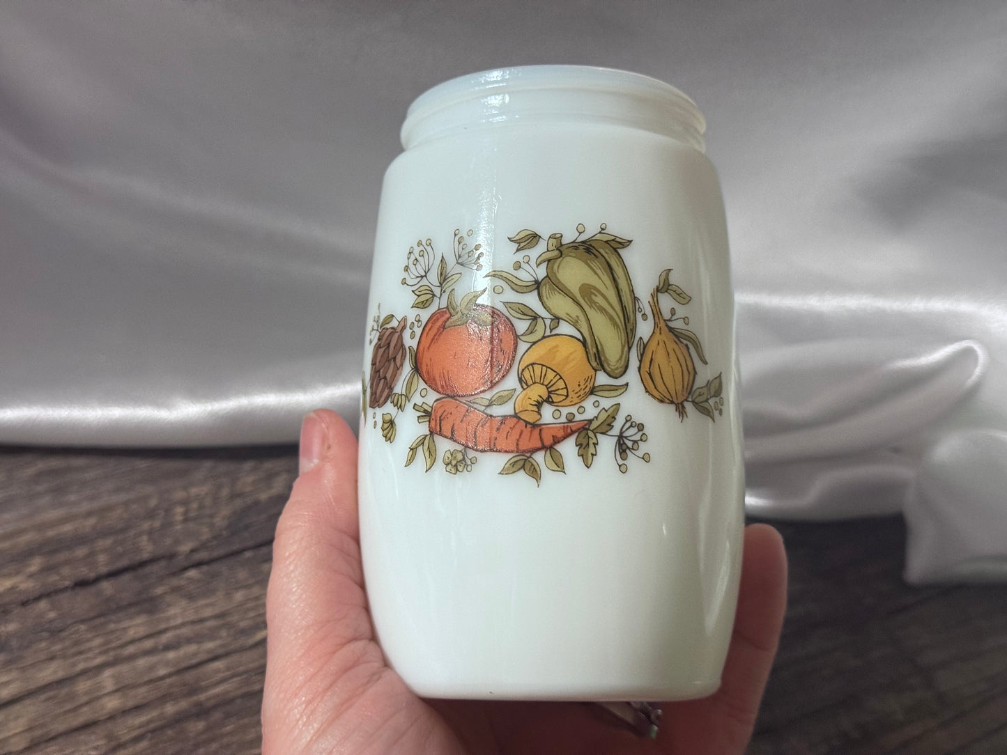 Dominion Sugar Dispenser "Spice of Life" Milkglass