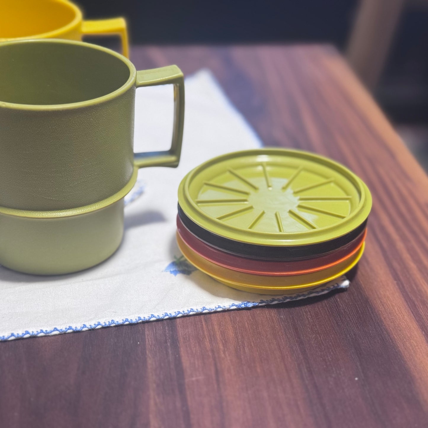 Vintage Tupperware 1312 Mugs with Lids