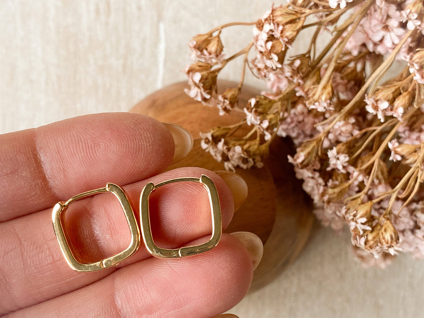 Reese Hoops: Gold