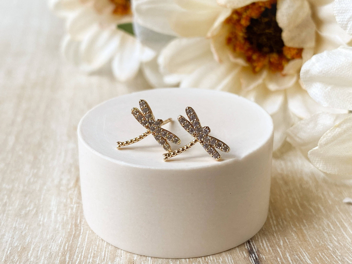 The Dragonfly Stud: Gold
